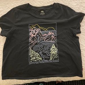 NWOT Levi print tshirt- 2024